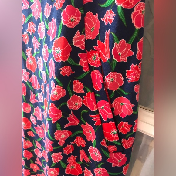 Lands’ End size 4 women’s navy blue dress, red tulips and flowers, pockets! NWOT - Picture 6 of 14